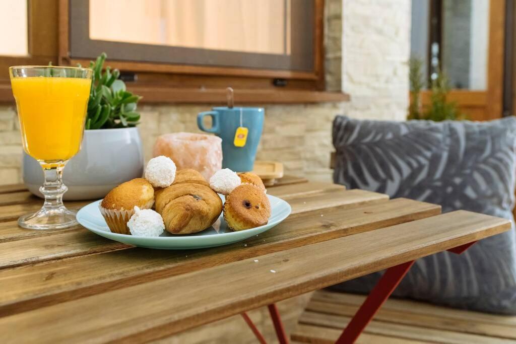Studio With Private Terrace Next To Cismigiu Bucureşti Ngoại thất bức ảnh