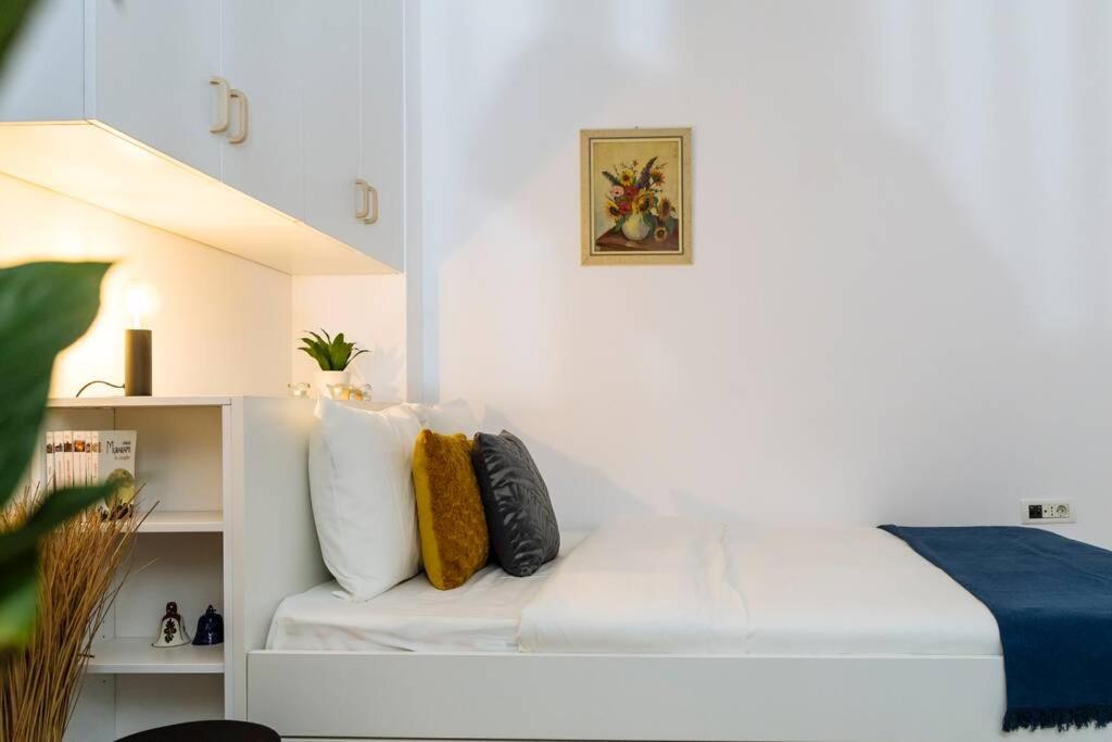 Studio With Private Terrace Next To Cismigiu Bucureşti Ngoại thất bức ảnh